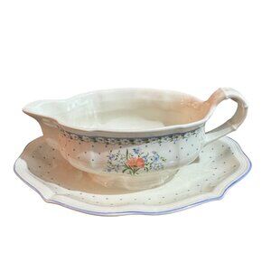 Villeroy & Boch Romantica Vitro-Porcelain Gravy Boat & Plate